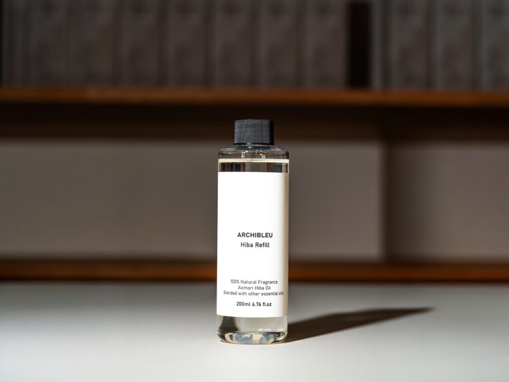 ARCHIBLEUのヒバを使用したディフューザー用リフィルの製品イメージ。