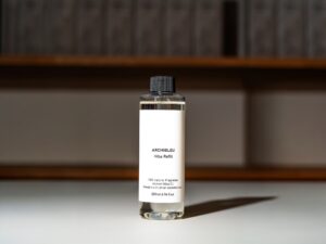 ARCHIBLEUのヒバを使用したディフューザー用リフィルの製品イメージ。